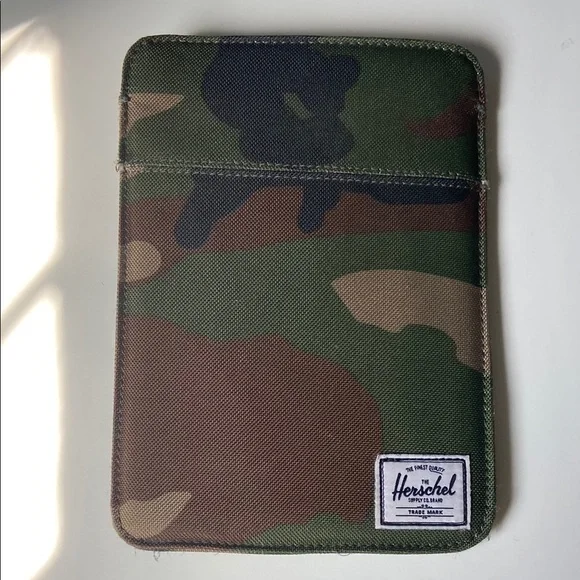 Herschel Cypress Sleeve in CAMI for IPAD mini - Picture 2 of 7